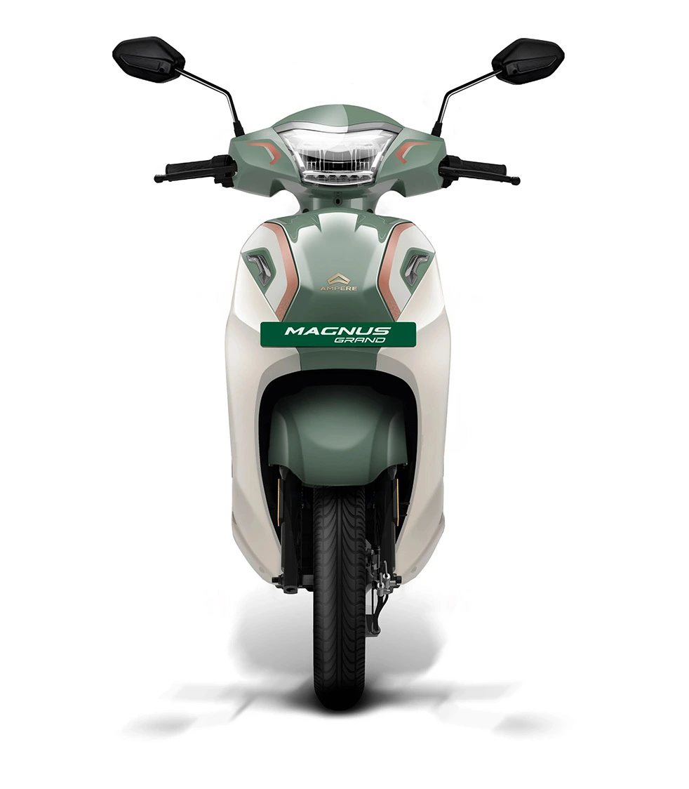 Magnus Grand black ev scooter